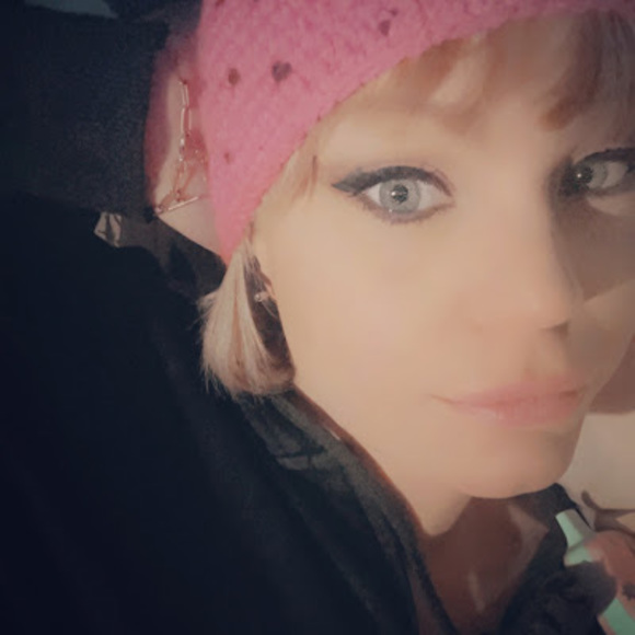 Meet your Posher, Denise - Picture 1 of 1